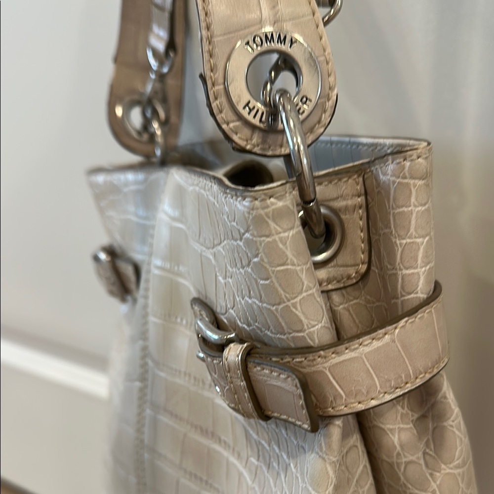 3/$15 Tommy Hilfiger PURSE Cream Embossed Shoulder Bag Purse Silver Hardware - Picture 4 of 12